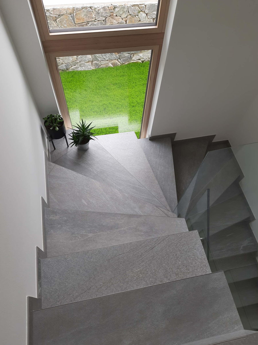 geflieste Treppe von Staller Fliesenverlegung OG